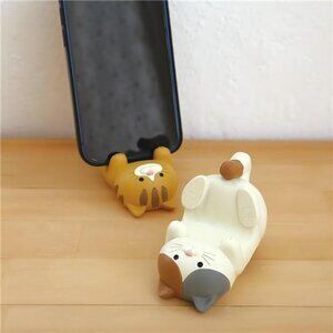 Resin Cat Figurine Phone Stand Set of 2, Cute Cat Cell Phone Holder for Desk